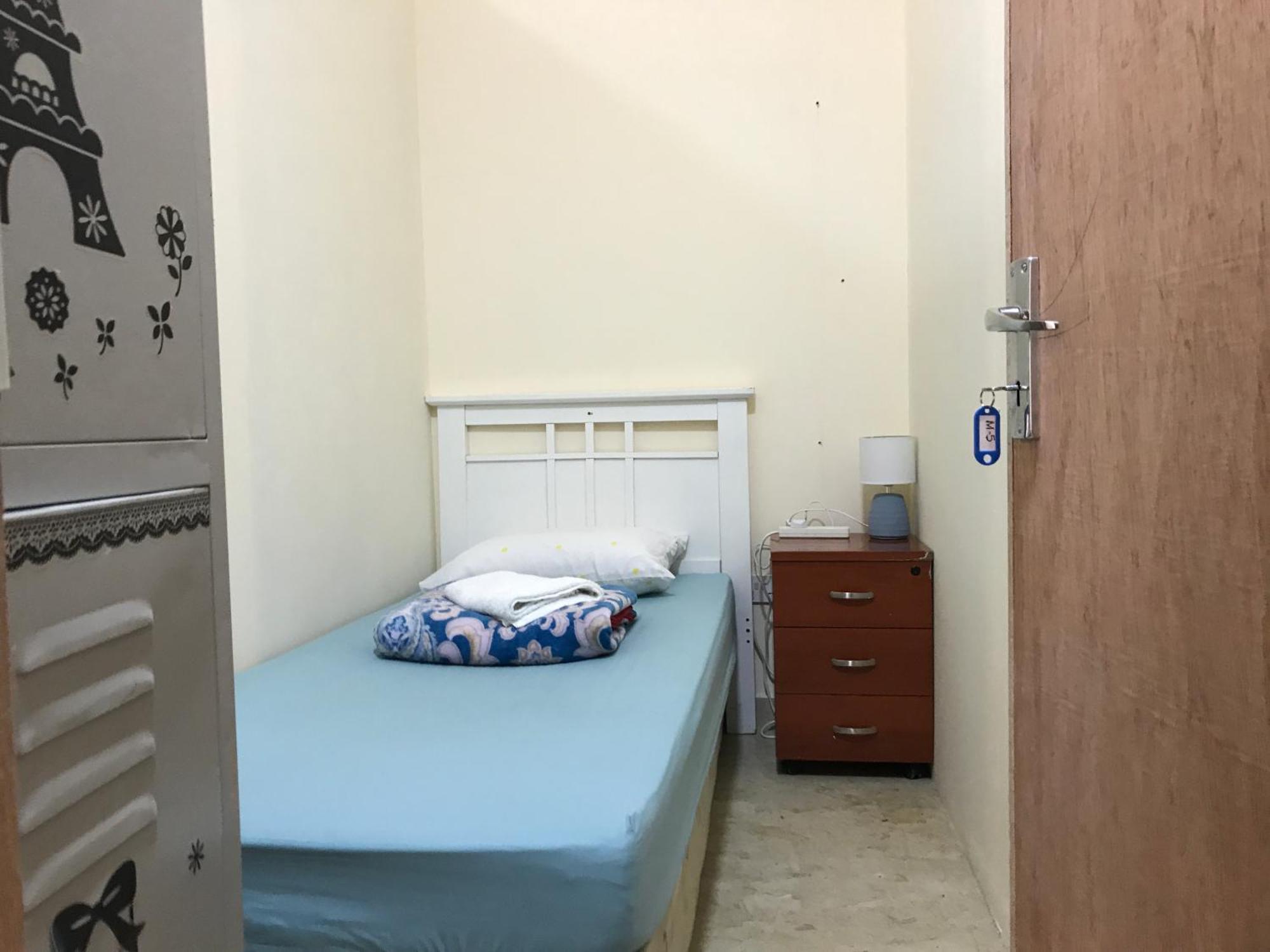 Backpacker'S Bed - No Parking Space Αμπού Ντάμπι Εξωτερικό φωτογραφία