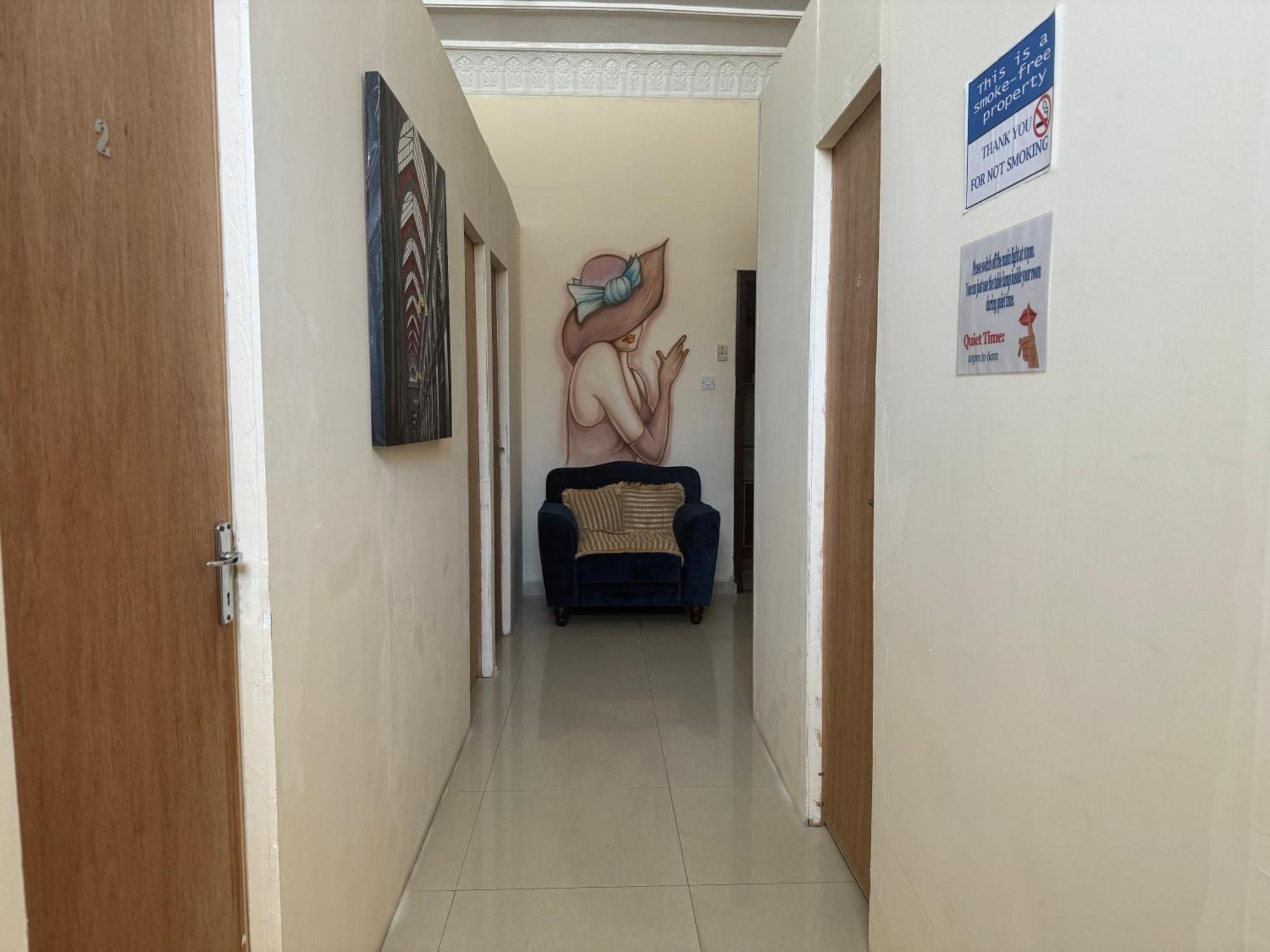Backpacker'S Bed - No Parking Space Αμπού Ντάμπι Εξωτερικό φωτογραφία